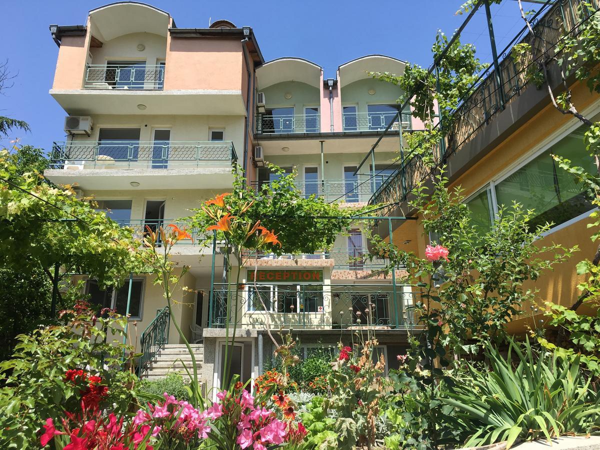 Royal Hostel Varna Exterior foto